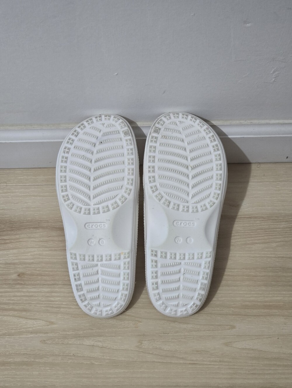 CROCS Classic White Slide Sandals - Picture 4 of 5